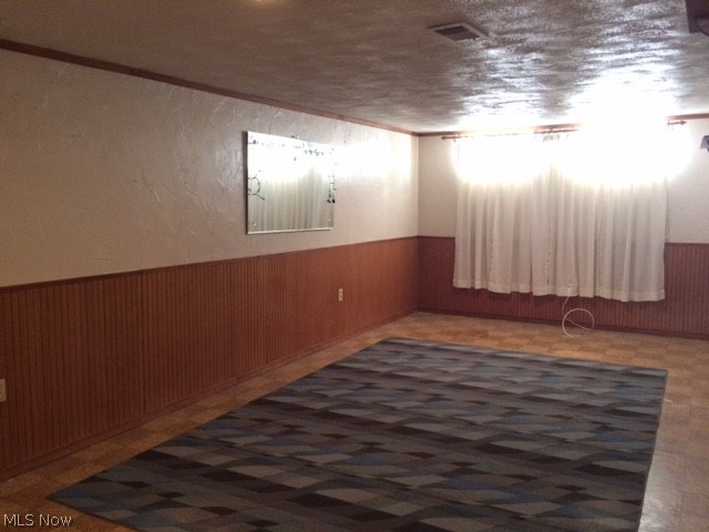 9712 David Road Cleveland, OH 44125 - Photo 11 of 22 Rec Room