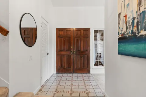 a view of a livingroom with furniture