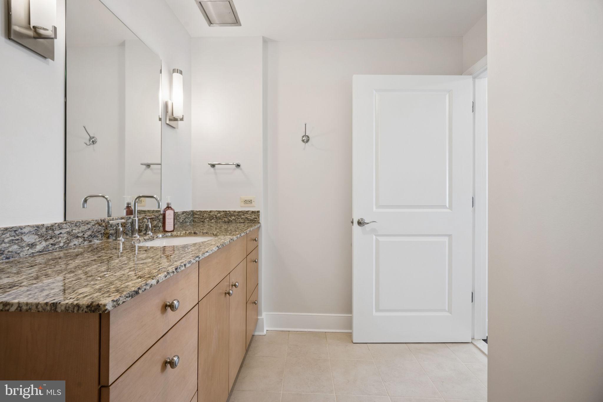675 President Street, Unit 2002 Baltimore, MD 21202 - Photo 28 of 37 Bathroom