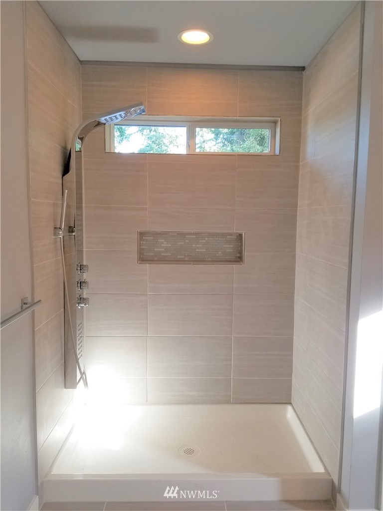 11432 Southeast 186th Place Renton, WA 98055 - Photo 12 of 19