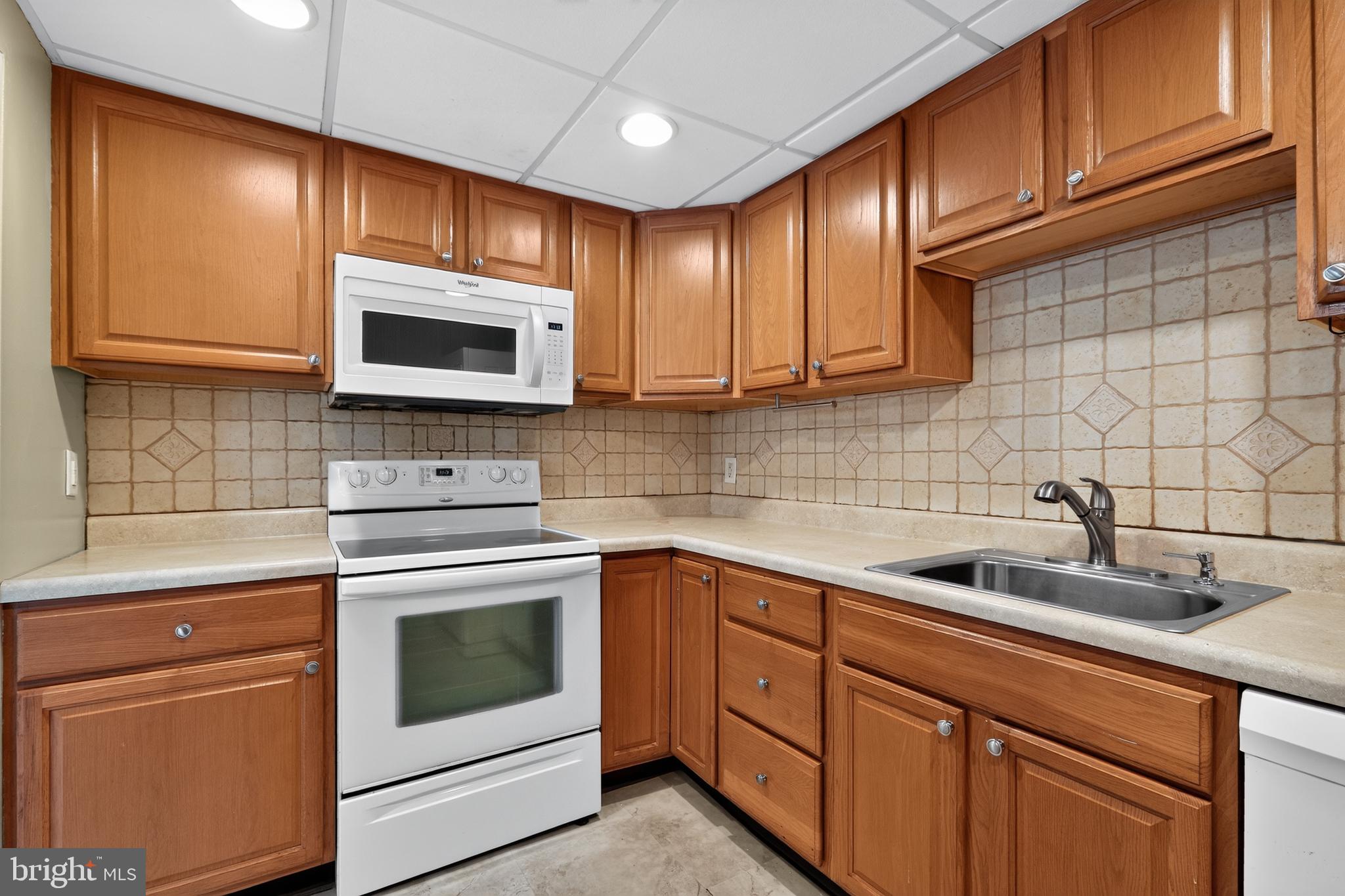 1518 Manley Road, Unit B33 West Chester, PA 19382 - Photo 14 of 34 Kitchen