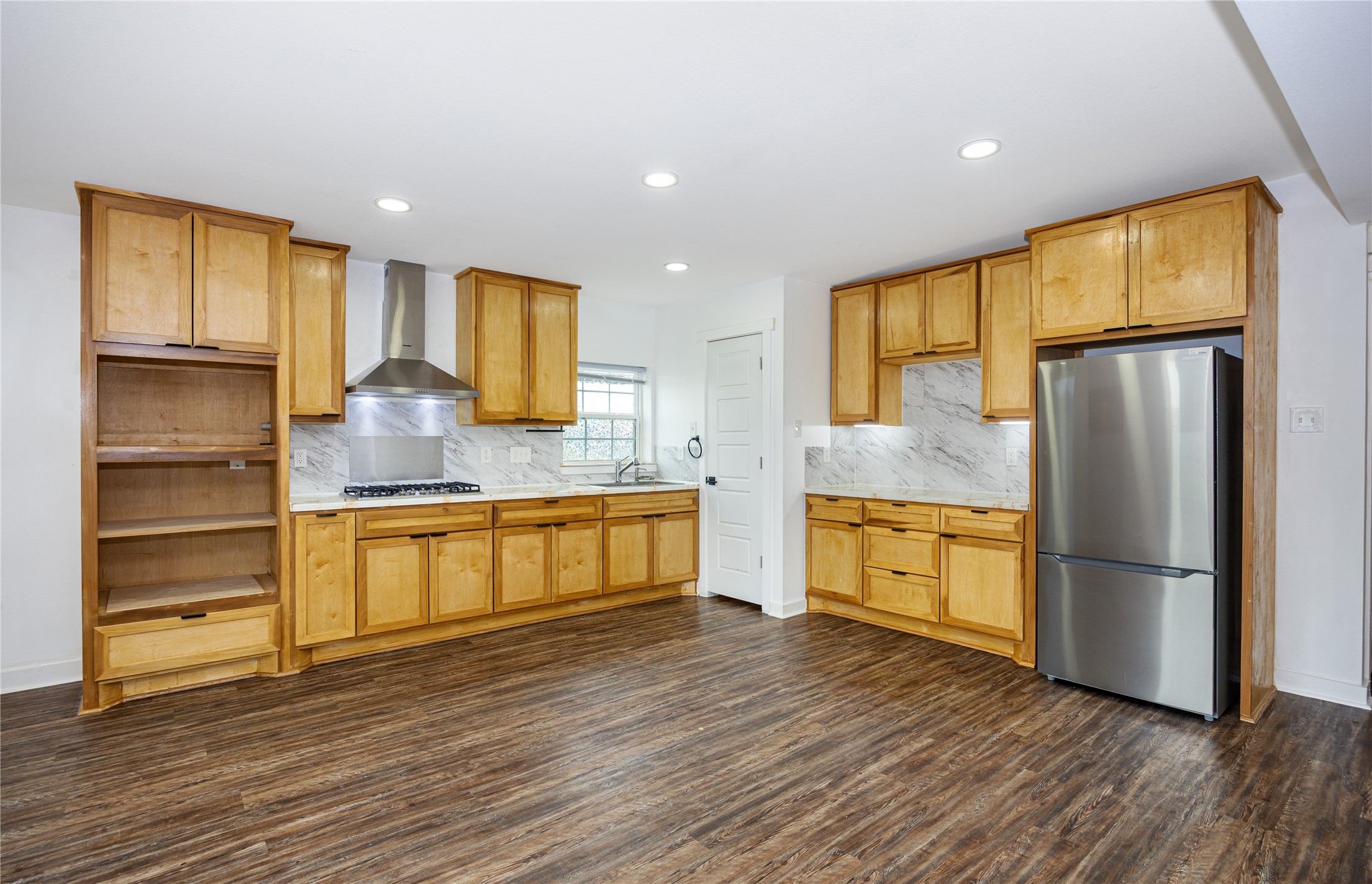 10930 Exeter Street, Unit B Houston, TX 77093 - Photo 4 of 32 Gallery Image 4