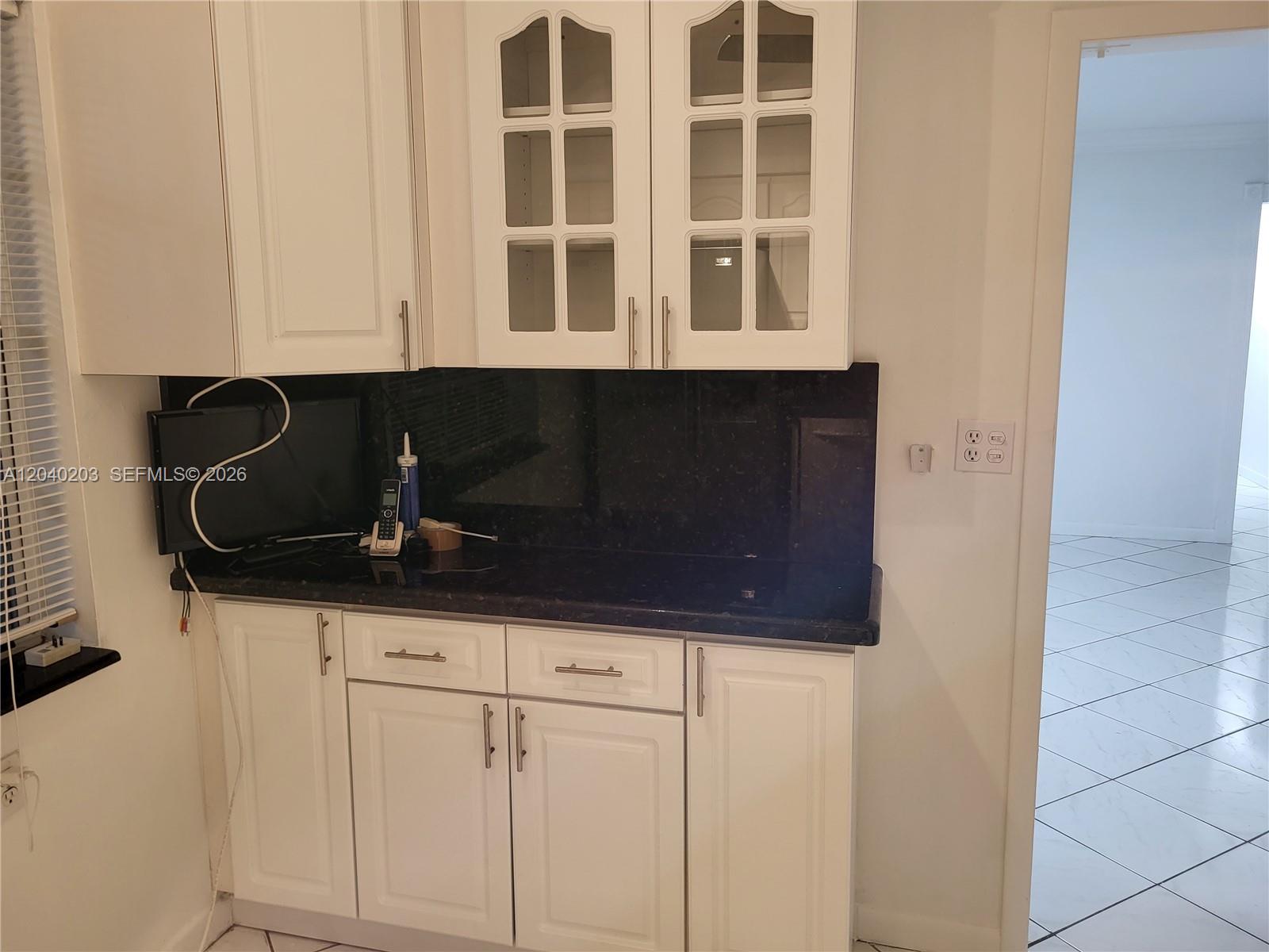 5200 Southwest 89th Place Miami, FL 33165 - Photo 8 of 25