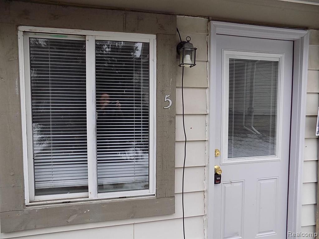 31715 West 9 Mile Road, Unit 5 Farmington, MI 48336 - Photo 2 of 10