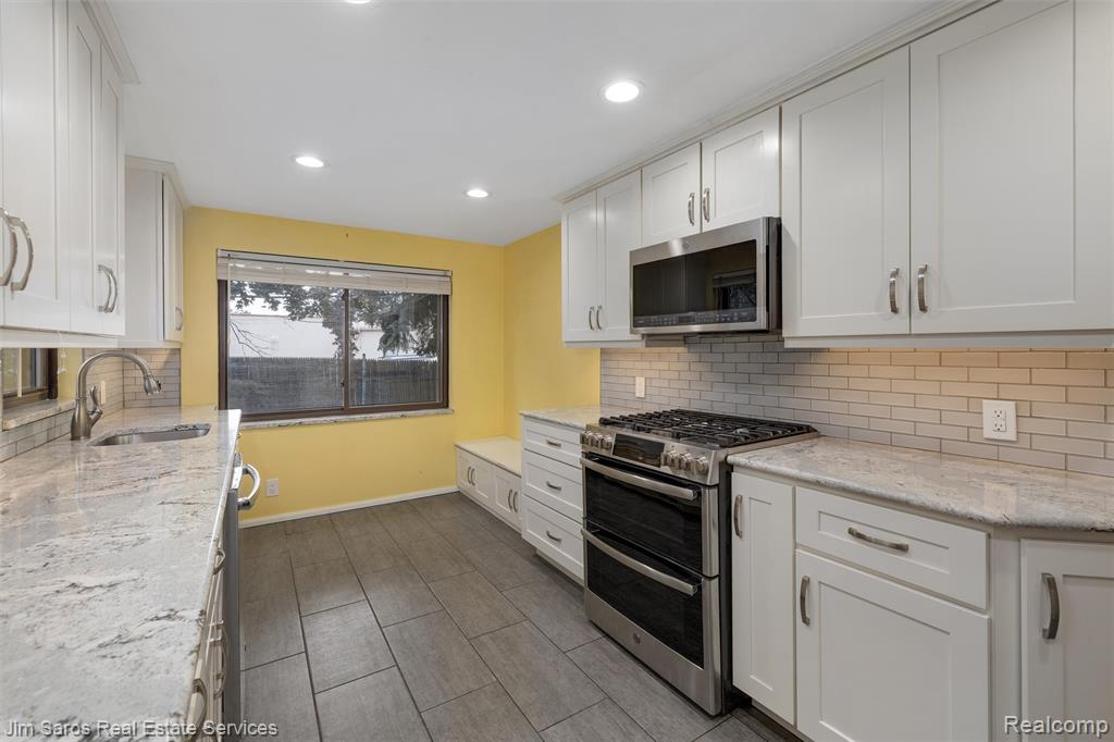 1003 Fisher Road Grosse Pointe, MI 48230 - Photo 5 of 24