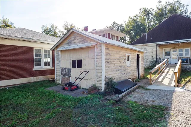 $28,000 | 710 Iowa Street, Neodesha, KS 66757