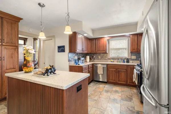 $785,000 | 410 East Riverside Drive, Jasper, IN 47546