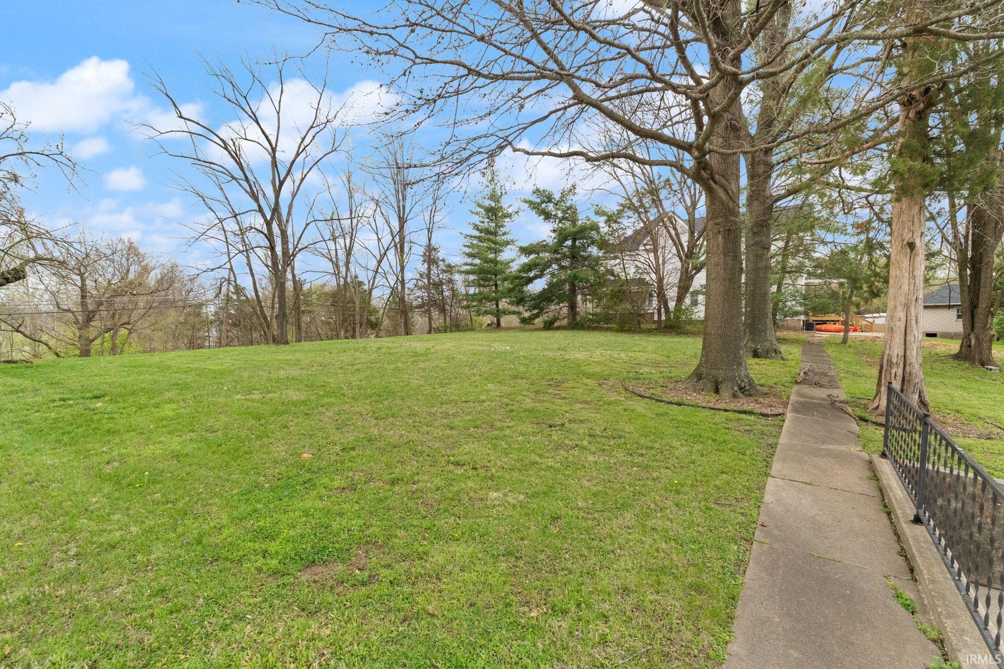 410 East Riverside Drive Jasper, IN 47546 - Photo 10 of 36