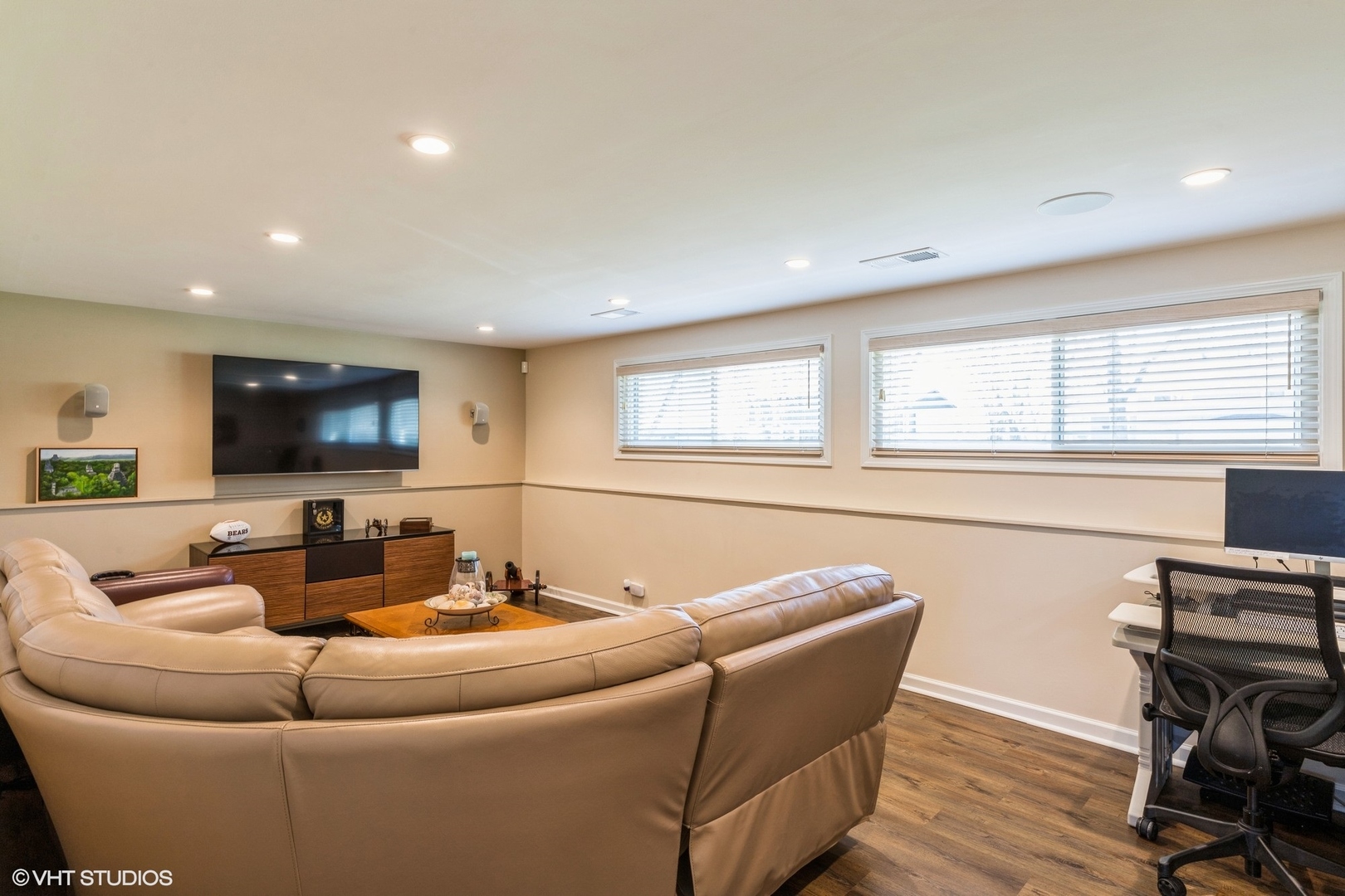1755 Winthrop Road Highland Park, IL 60035 - Photo 11 of 15 a living room with furniture and a flat screen tv