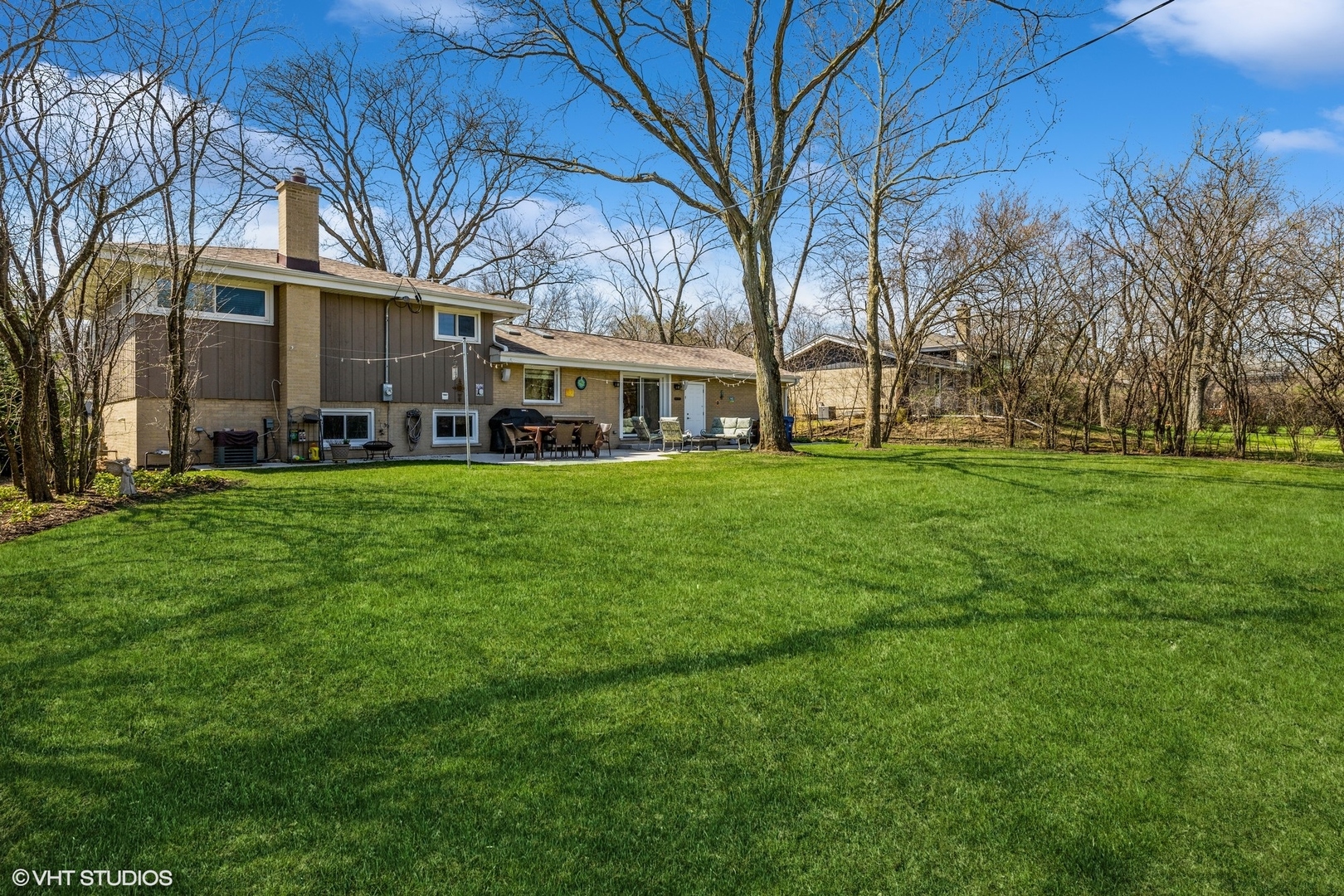 1755 Winthrop Road Highland Park, IL 60035 - Photo 15 of 15 a view of a building with a yard