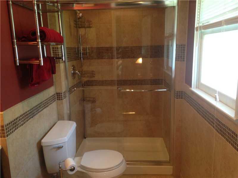 221 Shafer Road Coraopolis, PA 15108 - Photo 11 of 25 Master Bath/Spa.