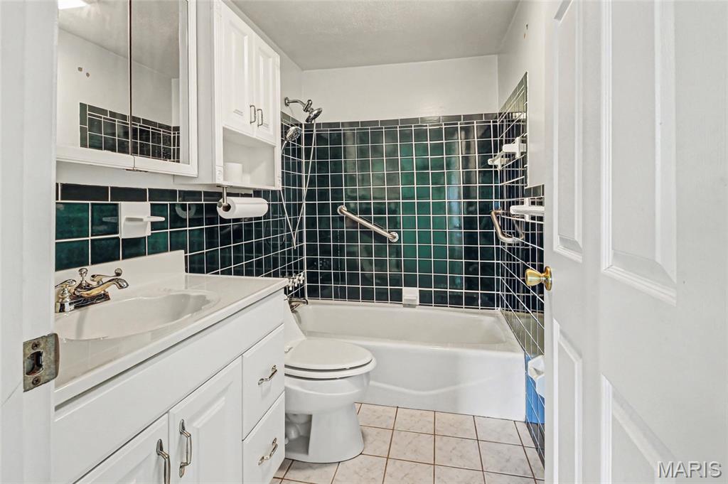 8239 Cadillac Lane St. Louis, MO 63134 - Photo 18 of 32