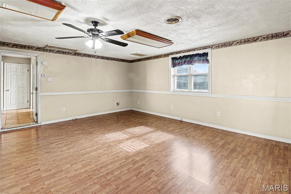 8239 Cadillac Lane St. Louis, MO 63134 - Photo 4 of 32