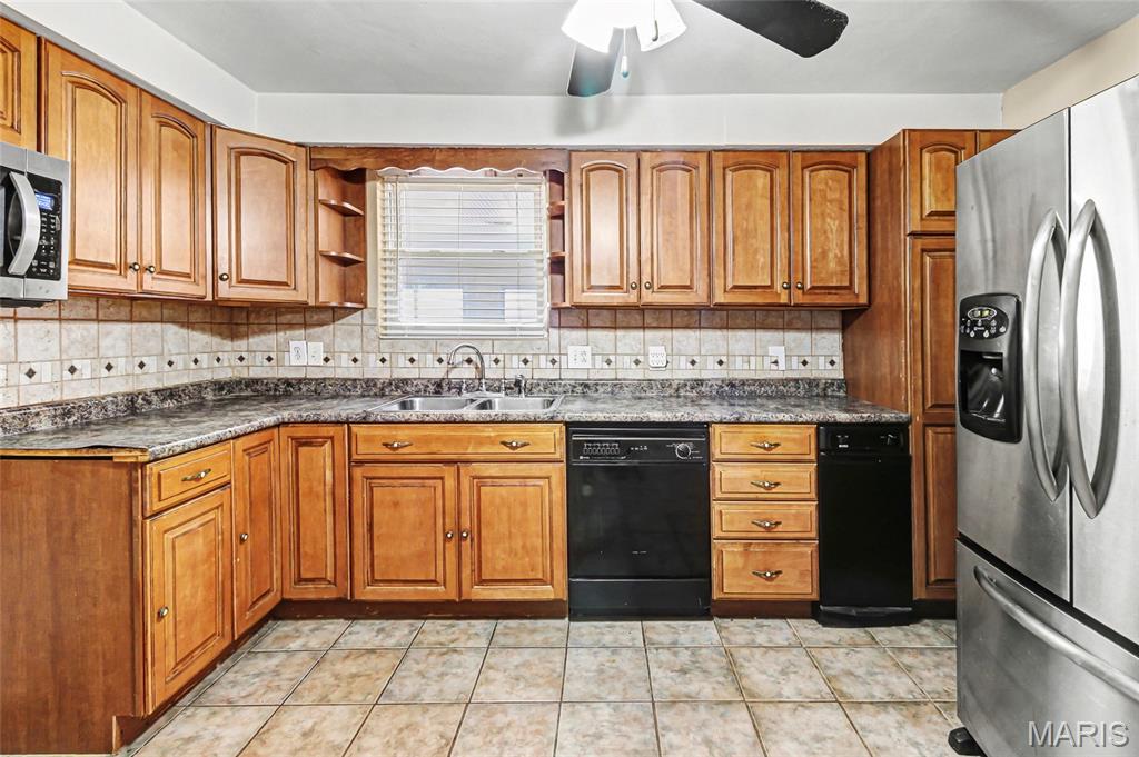 8239 Cadillac Lane St. Louis, MO 63134 - Photo 5 of 32