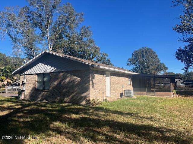 312 East Market Road Starke, FL 32091 - Photo 15 of 46 a front view of a house with a yard