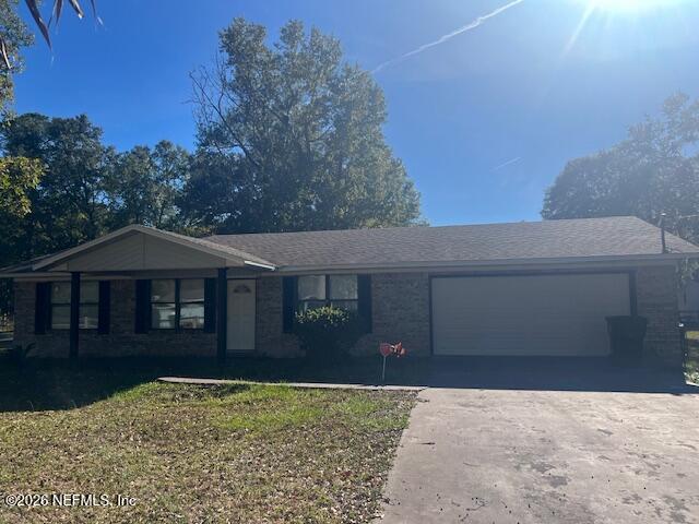 312 East Market Road Starke, FL 32091 - Photo 5 of 46 front view of a house with a yard