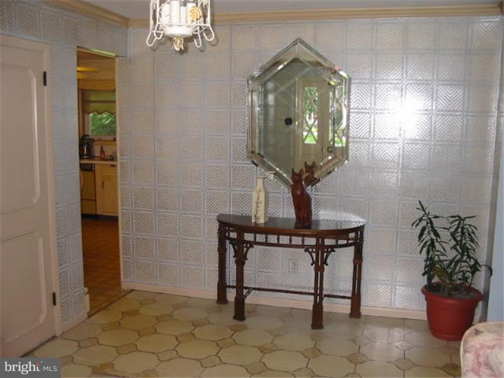 1252 Center Road Havertown, PA 19083 - Photo 6 of 25 Foyer
