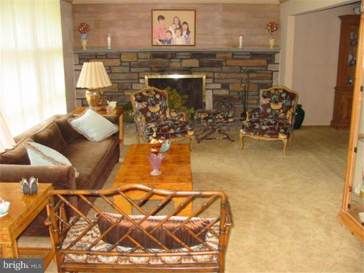 1252 Center Road Havertown, PA 19083 - Photo 7 of 25 Living Room