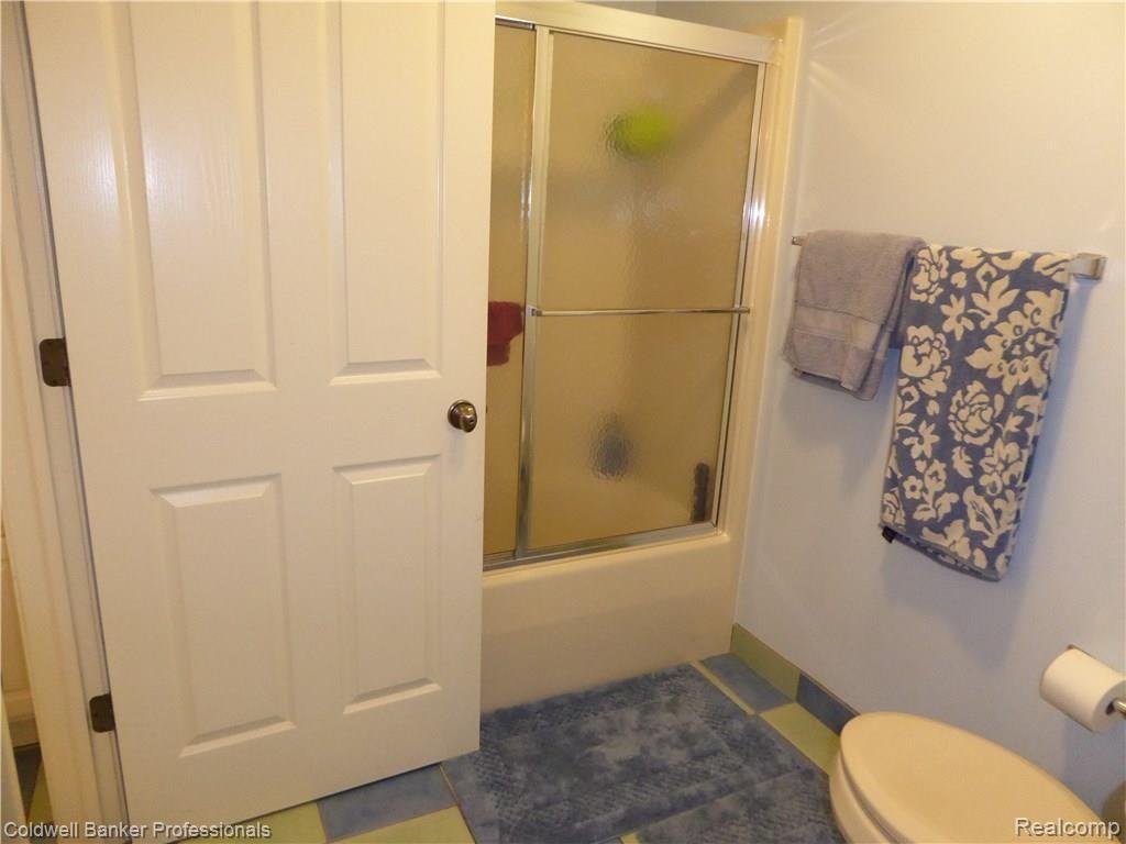 2557 33 Mile Road Romeo, MI 48065 - Photo 29 of 57 Upstairs full bath.JPG