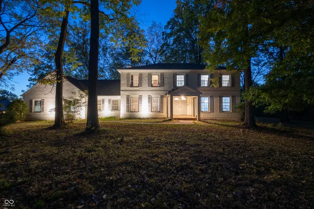 $950,000 | 8404 Oaklandon Road, Indianapolis, IN 46236