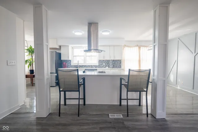 $995,000 | 8404 Oaklandon Road, Indianapolis, IN 46236