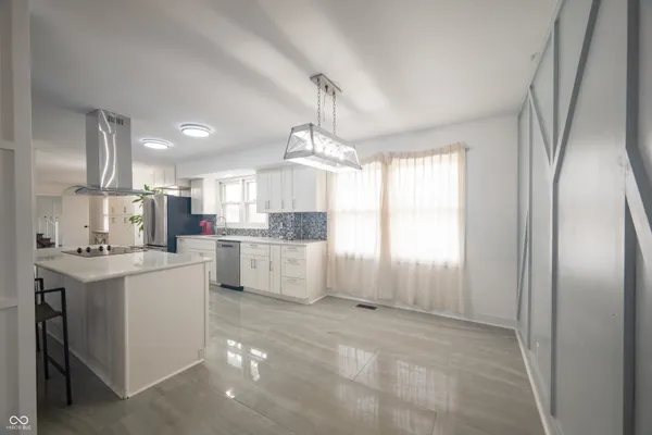 $890,000 | 8404 Oaklandon Road, Indianapolis, IN 46236