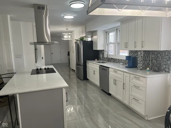 $890,000 | 8404 Oaklandon Road, Indianapolis, IN 46236