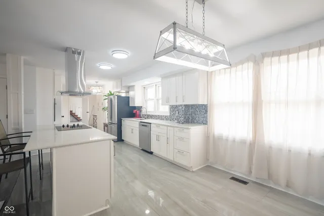 $995,000 | 8404 Oaklandon Road, Indianapolis, IN 46236