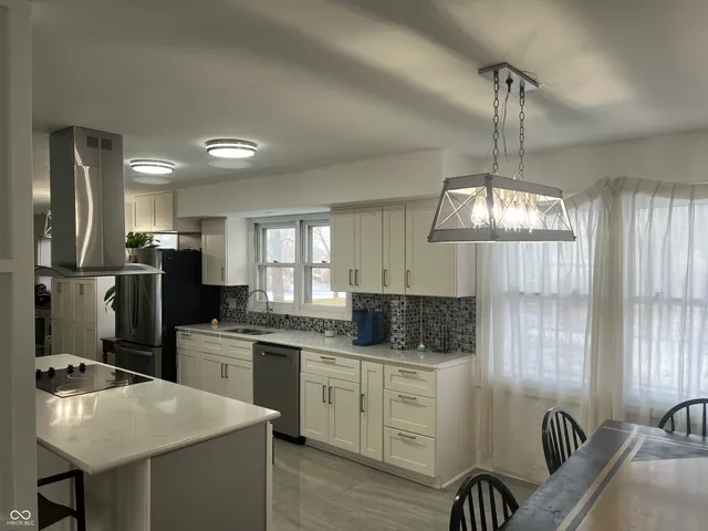 $950,000 | 8404 Oaklandon Road, Indianapolis, IN 46236