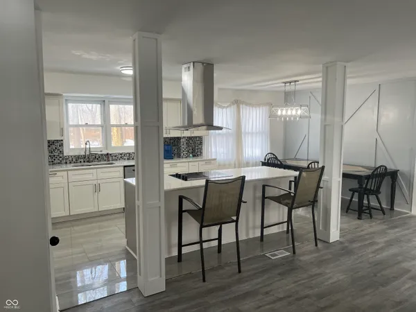 $890,000 | 8404 Oaklandon Road, Indianapolis, IN 46236