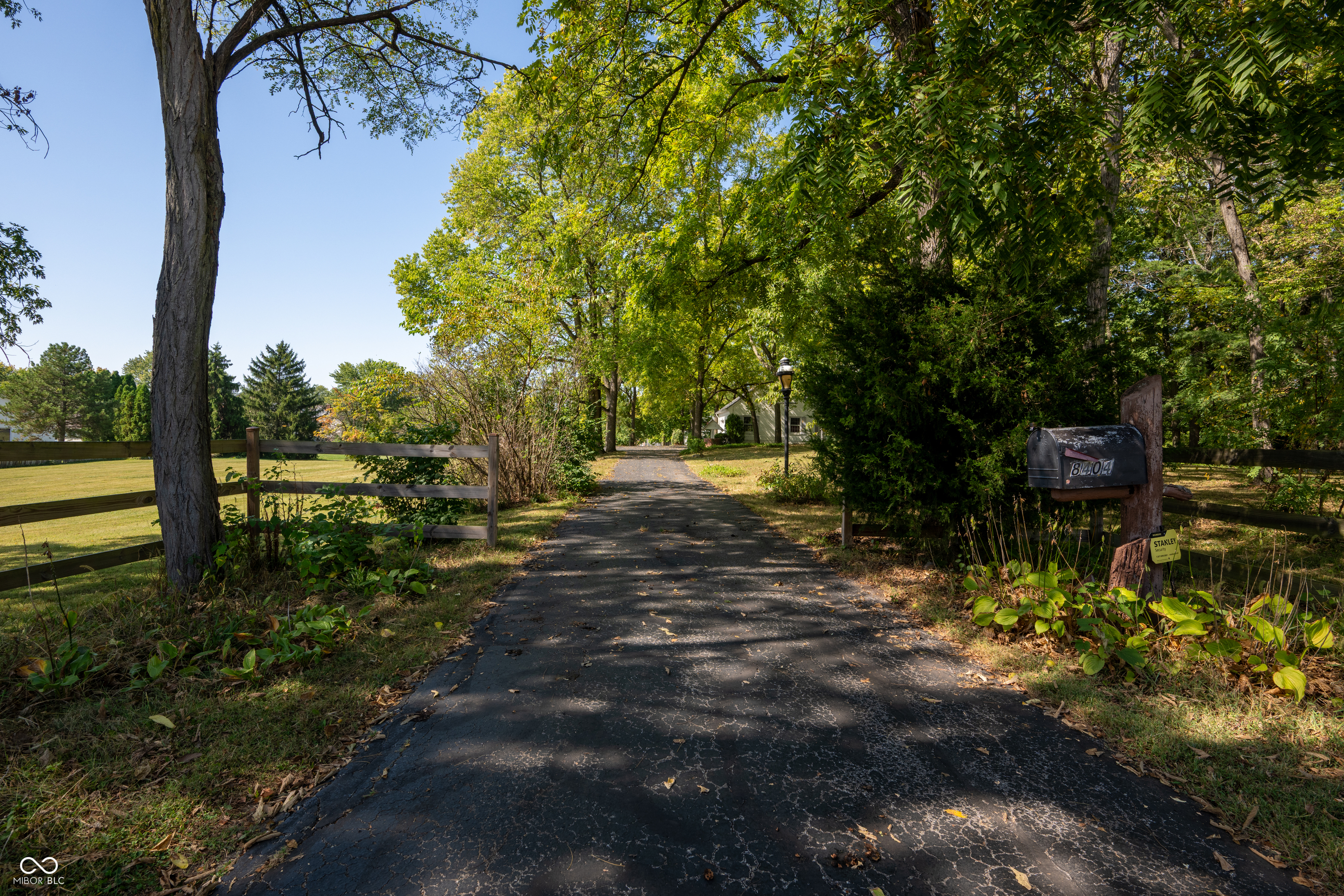 8404 Oaklandon Road Indianapolis, IN 46236 - Photo 4 of 55