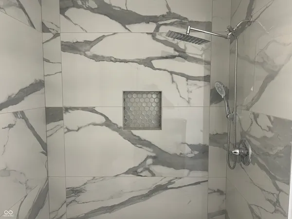 $890,000 | 8404 Oaklandon Road, Indianapolis, IN 46236