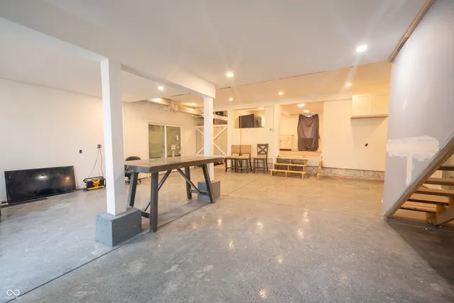 $995,000 | 8404 Oaklandon Road, Indianapolis, IN 46236