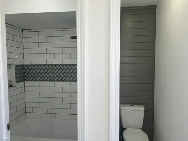 $890,000 | 8404 Oaklandon Road, Indianapolis, IN 46236