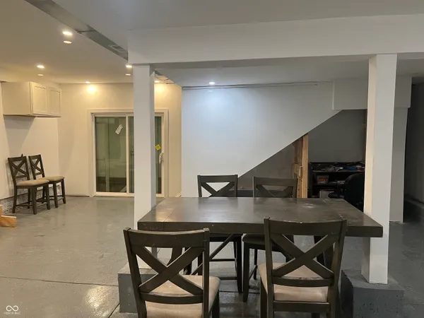 $890,000 | 8404 Oaklandon Road, Indianapolis, IN 46236