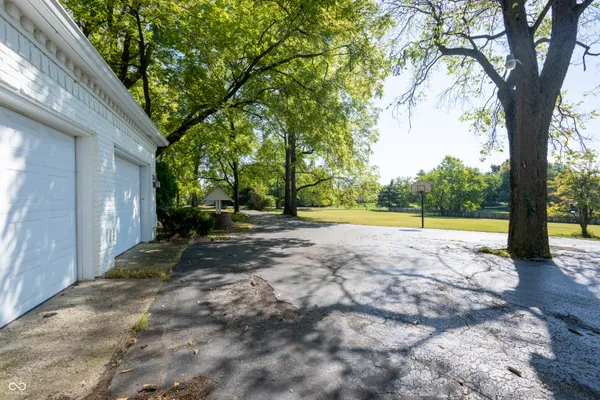 $890,000 | 8404 Oaklandon Road, Indianapolis, IN 46236