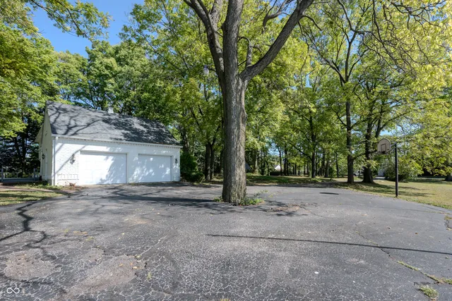 $950,000 | 8404 Oaklandon Road, Indianapolis, IN 46236