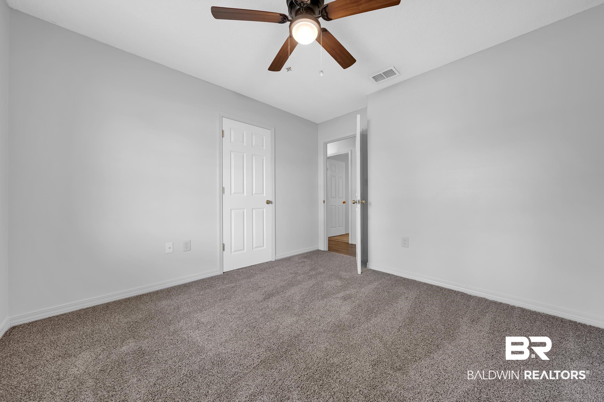 421 Cedar Court Foley, AL 36535 - Photo 34 of 39 Spacious room featuring neutral grey walls and plush grey carpeting