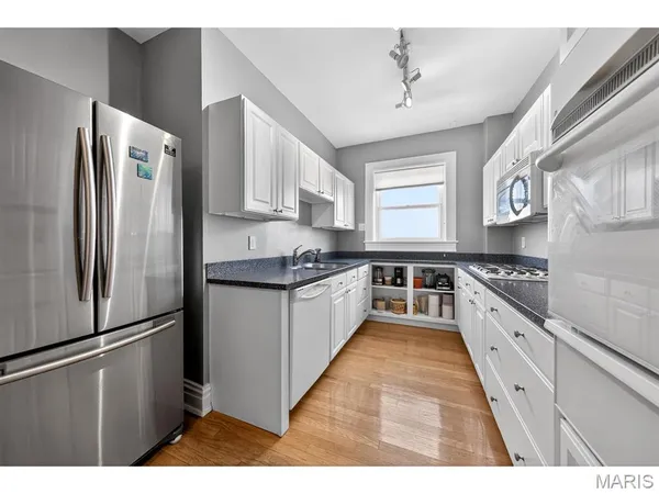 $395,000 | 625 South Skinker Boulevard, Unit 1702, St. Louis, MO 63105