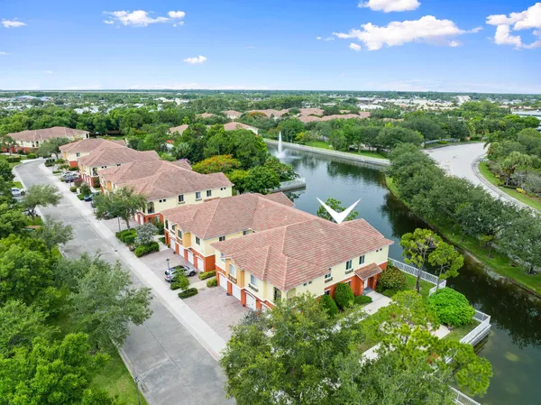 $2,400 | 63 Southeast Palermo, Unit 203, Stuart, FL 34994