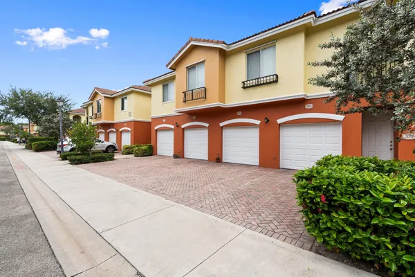 $2,400 | 63 Southeast Palermo, Unit 203, Stuart, FL 34994