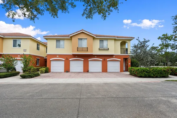 $2,400 | 63 Southeast Palermo, Unit 203, Stuart, FL 34994
