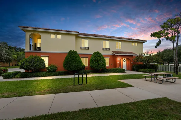$2,400 | 63 Southeast Palermo, Unit 203, Stuart, FL 34994