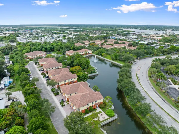 $2,400 | 63 Southeast Palermo, Unit 203, Stuart, FL 34994