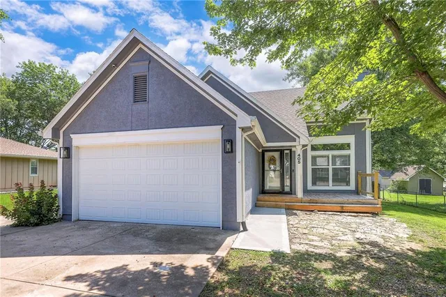 $389,900 | 405 17th Avenue South, Greenwood, MO 64034