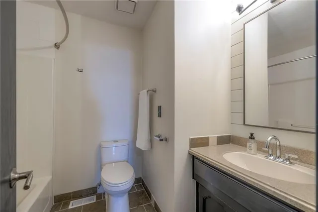 $389,900 | 405 17th Avenue South, Greenwood, MO 64034