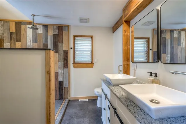 $389,900 | 405 17th Avenue South, Greenwood, MO 64034