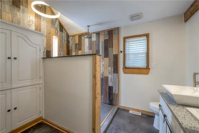 $389,900 | 405 17th Avenue South, Greenwood, MO 64034