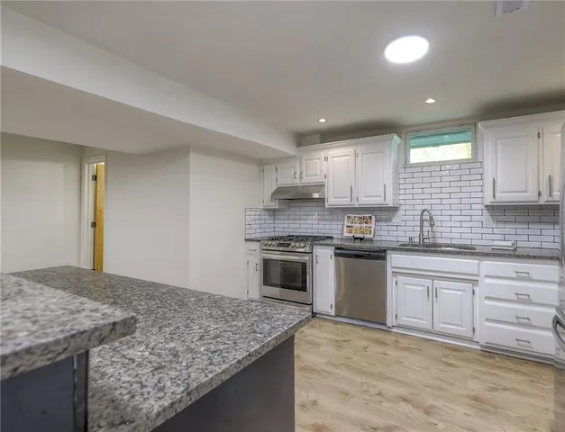 $389,900 | 405 17th Avenue South, Greenwood, MO 64034