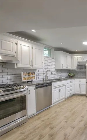 $389,900 | 405 17th Avenue South, Greenwood, MO 64034